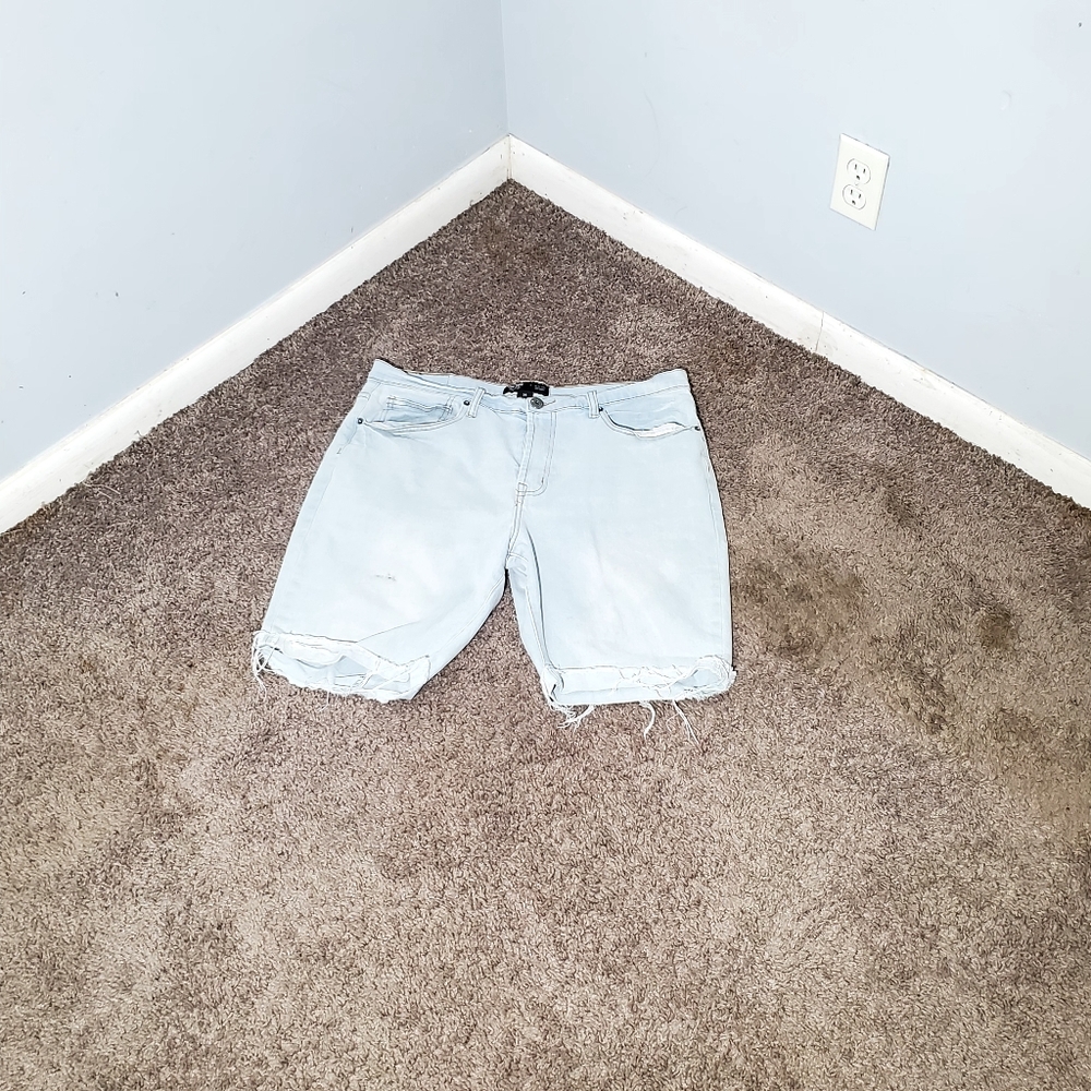Shorts pants.